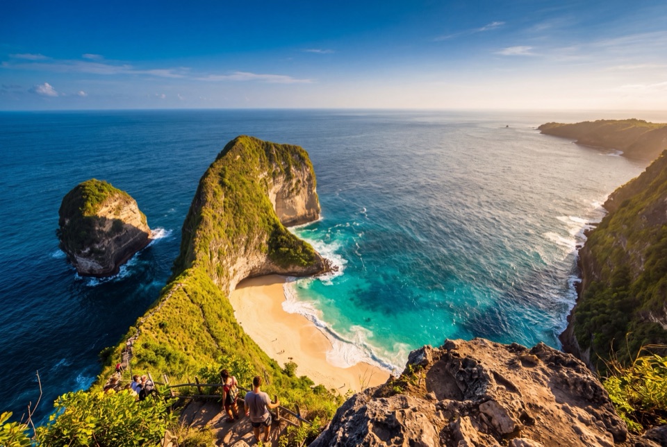 Nusa Penida'da T-Rex'e benzeyen Kelingking burnu ve beyaz kumsal