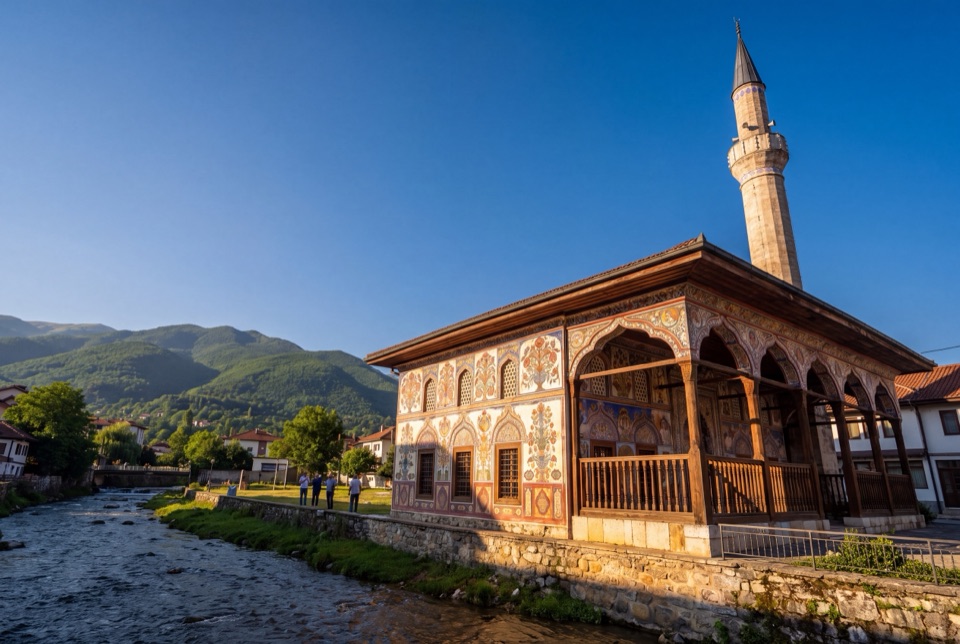 Kalkandelen'de (Tetova) rengârenk desenli Alaca Cami